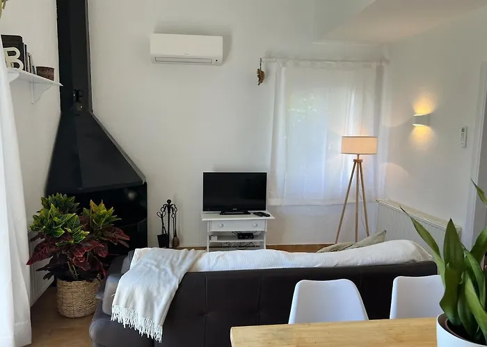 In Sant Marti D 'empuries, La Gavina L' Escala